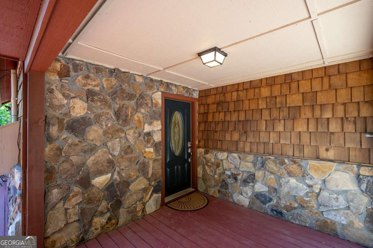 561 Summit Lane