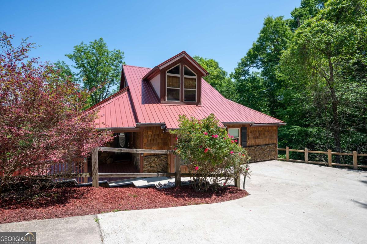 561 Summit Lane