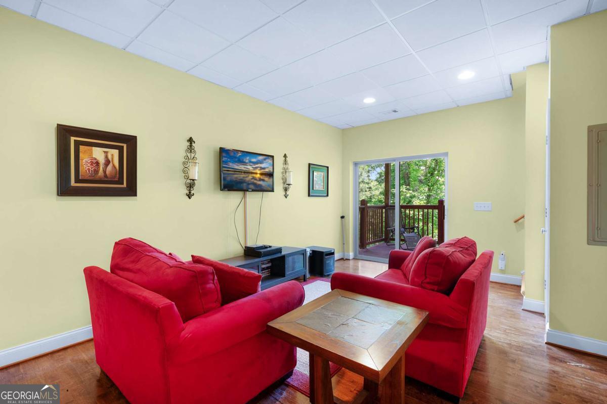 561 Summit Lane