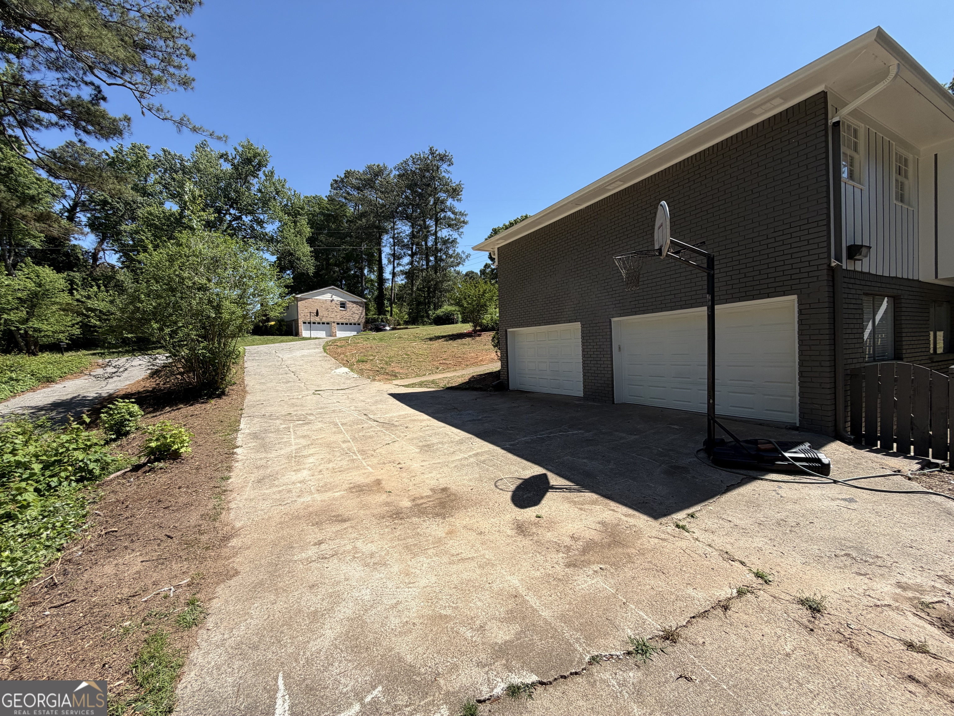 3336 Camelot Drive