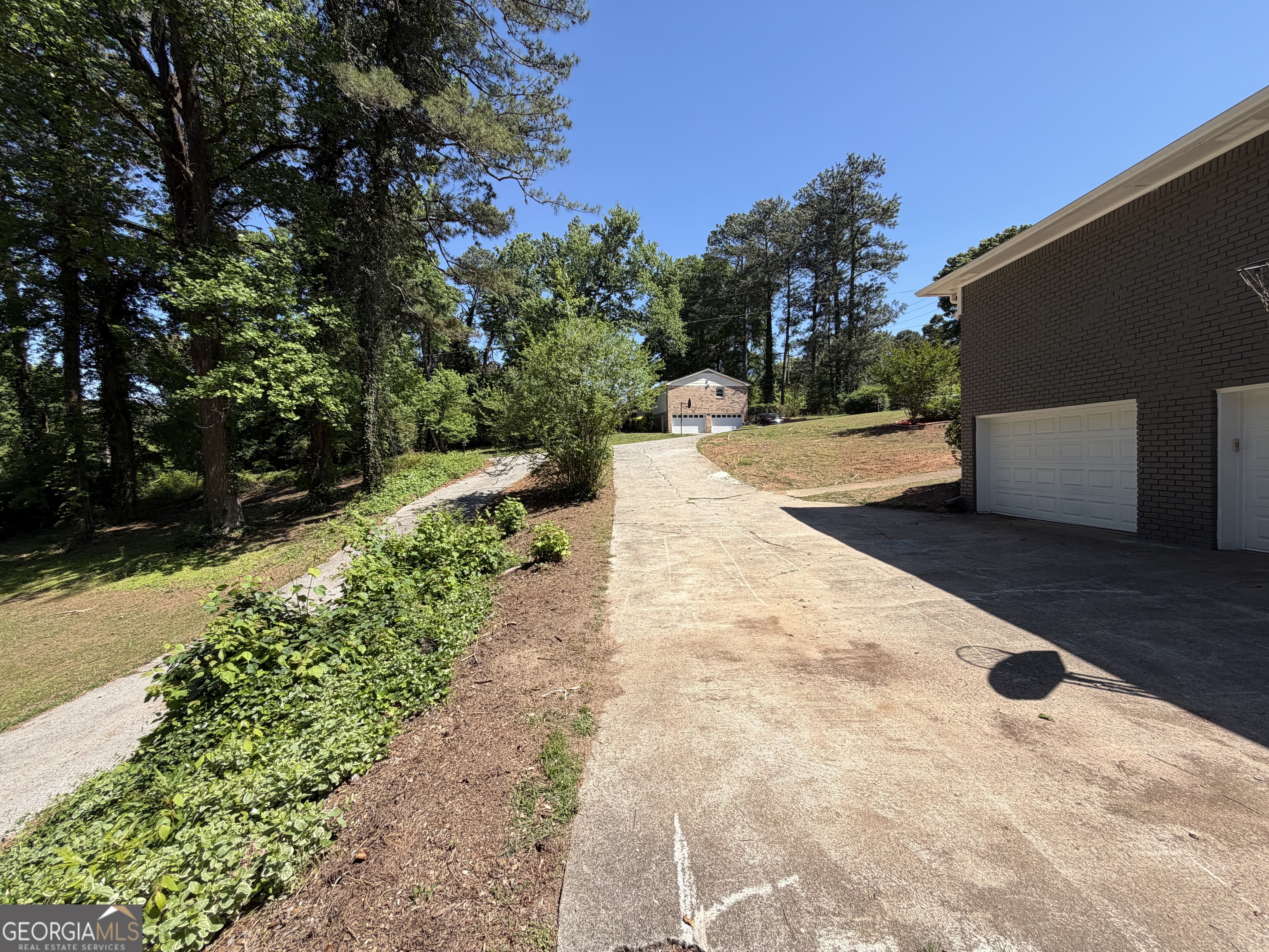 3336 Camelot Drive