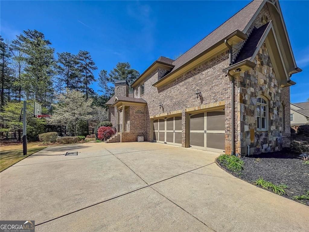 1485 White Rose Court NW