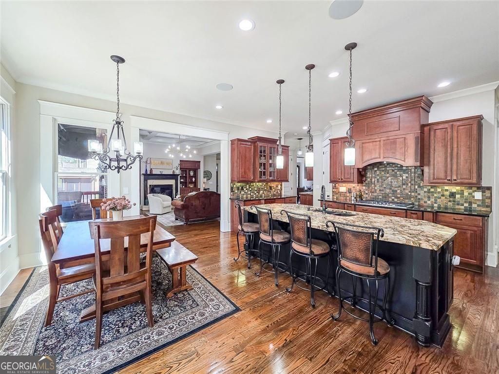 1485 White Rose Court NW