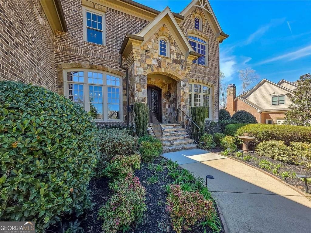 1485 White Rose Court NW