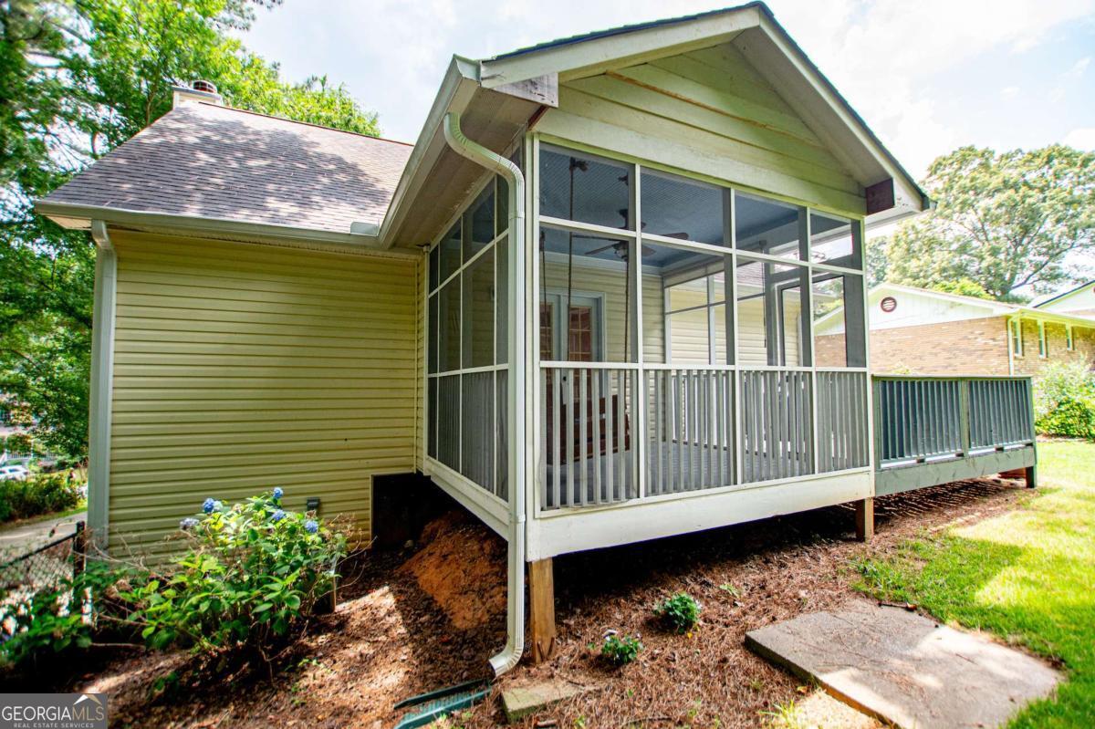 6150 Shallow Wood Lane