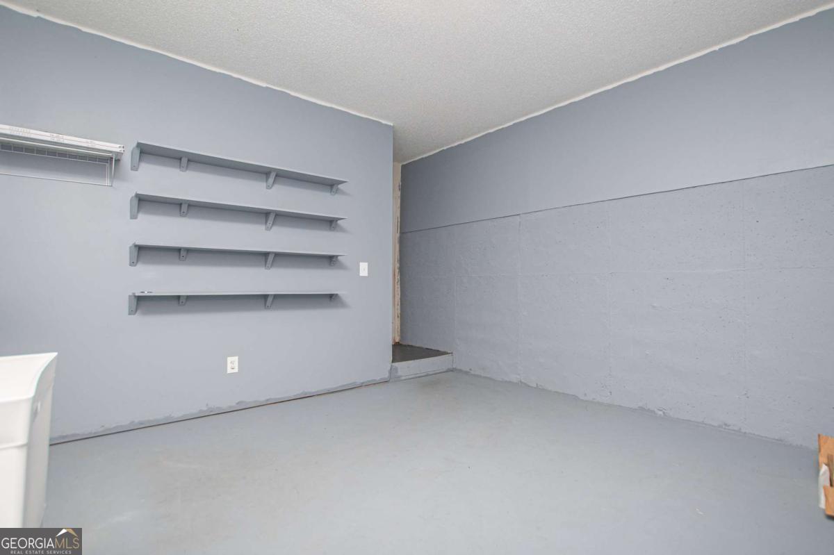 6150 Shallow Wood Lane