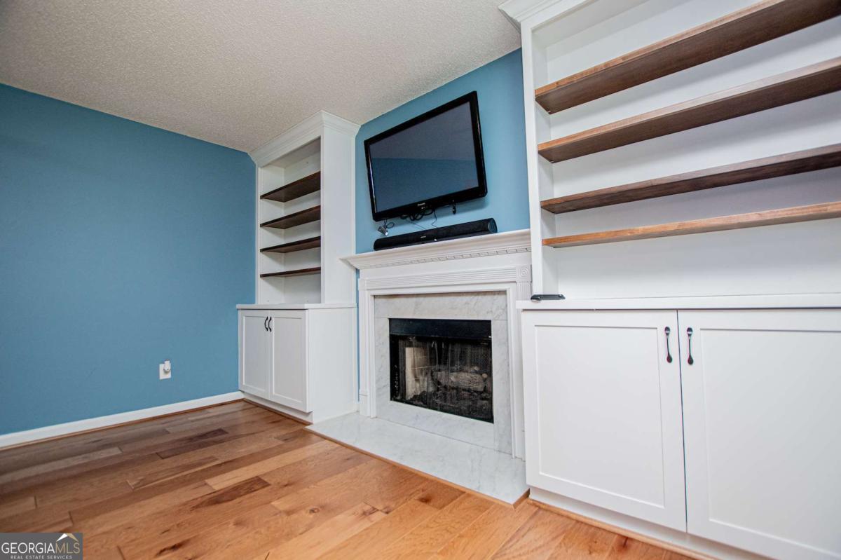 6150 Shallow Wood Lane