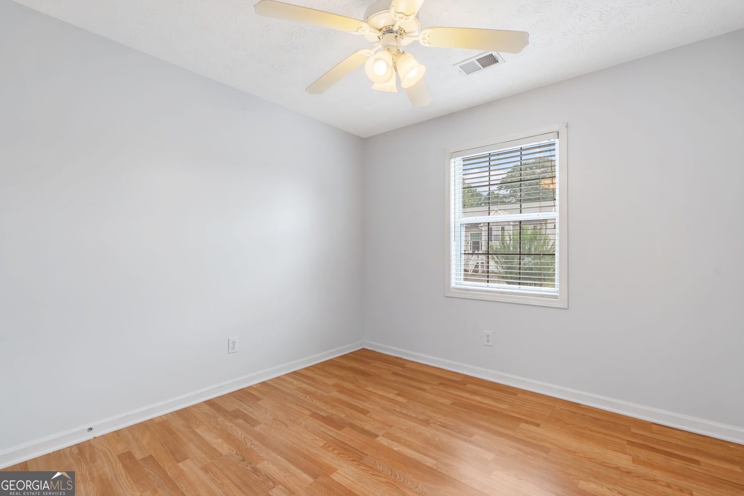 26 Ann Circle SE