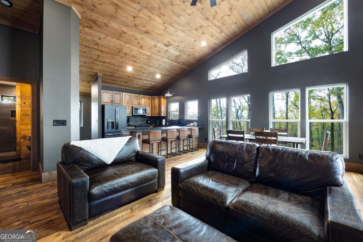 1250 Lost Forest Road