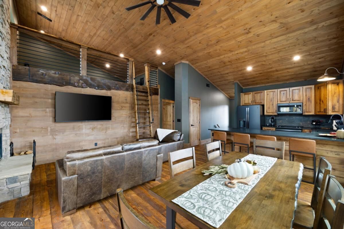 1250 Lost Forest Road