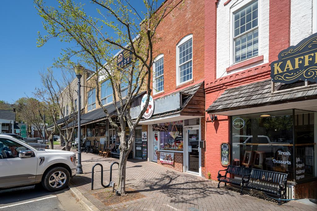 4 Northside Square