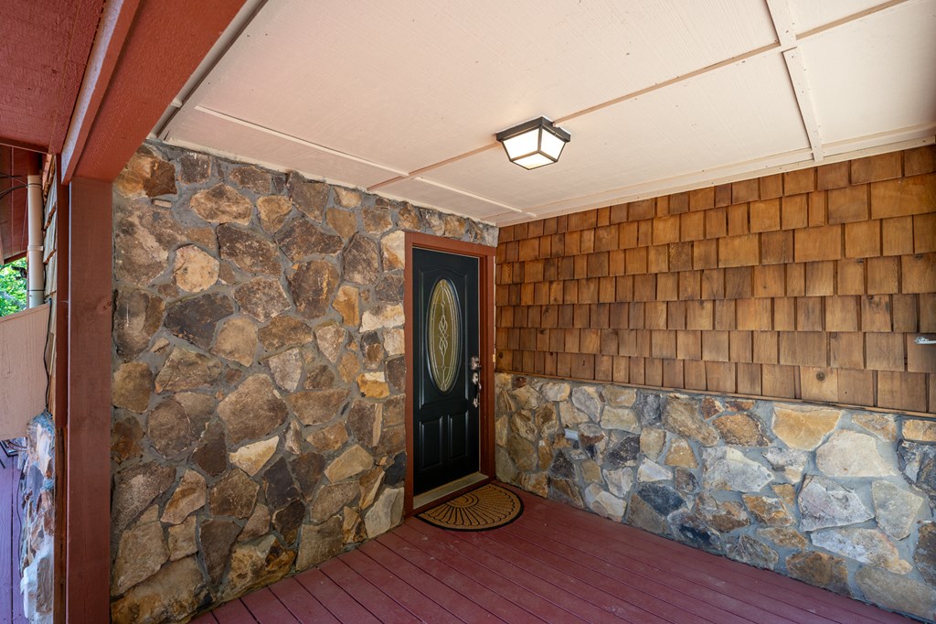 561 Summit Lane