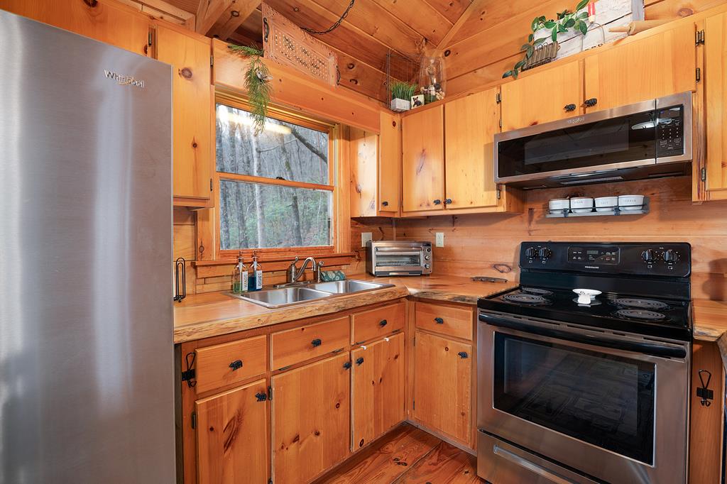 173 Mountain Laurel Lane