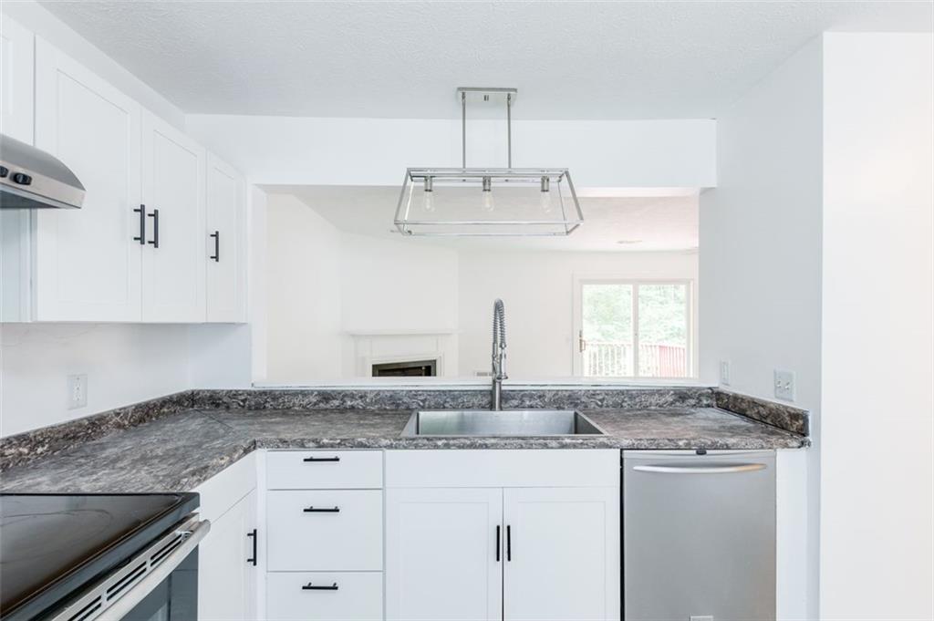 2206 Queen Anne Court