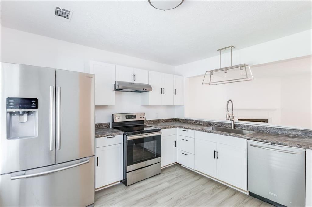 2206 Queen Anne Court