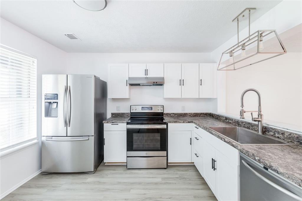 2206 Queen Anne Court