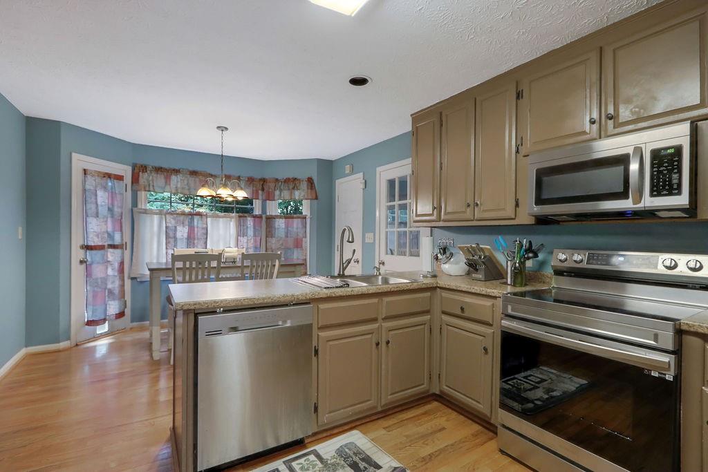 1184 HURST PARK Court