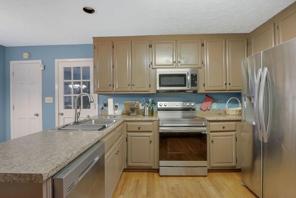 1184 HURST PARK Court