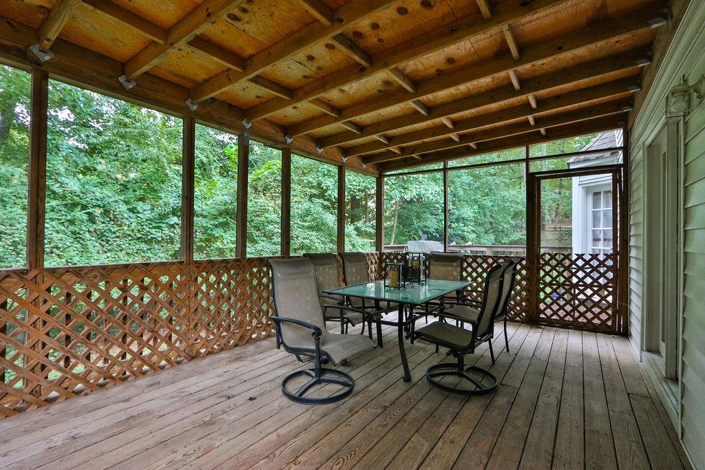 1184 HURST PARK Court