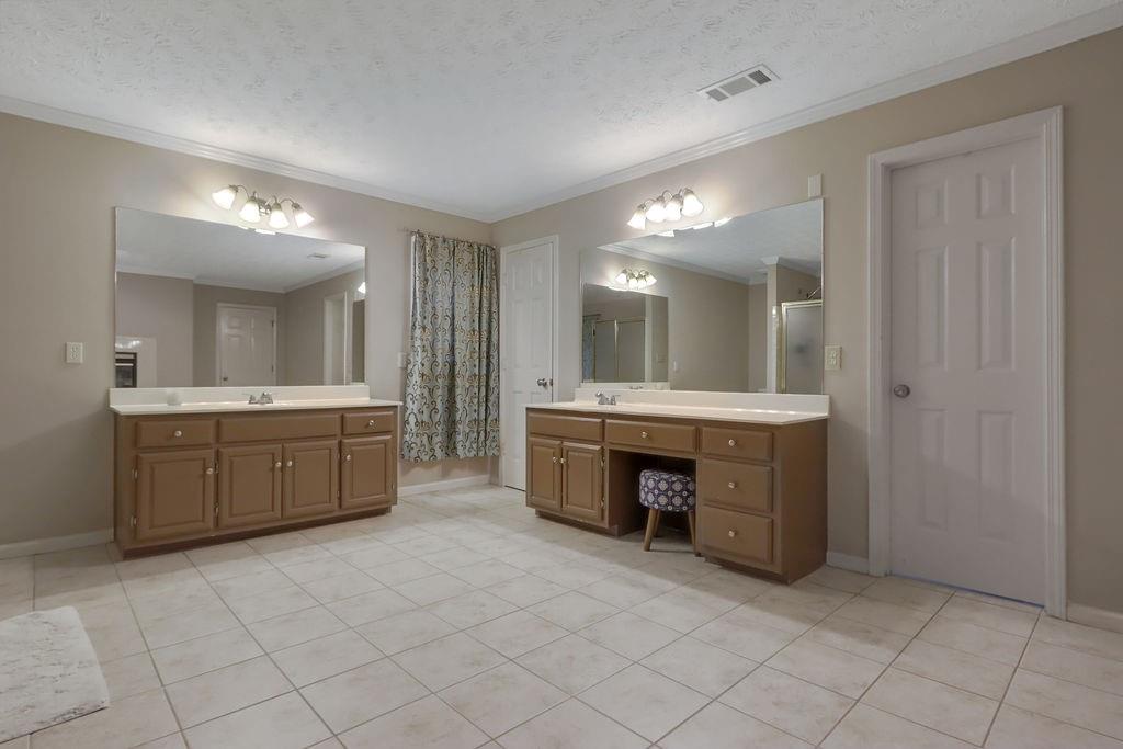 1184 HURST PARK Court