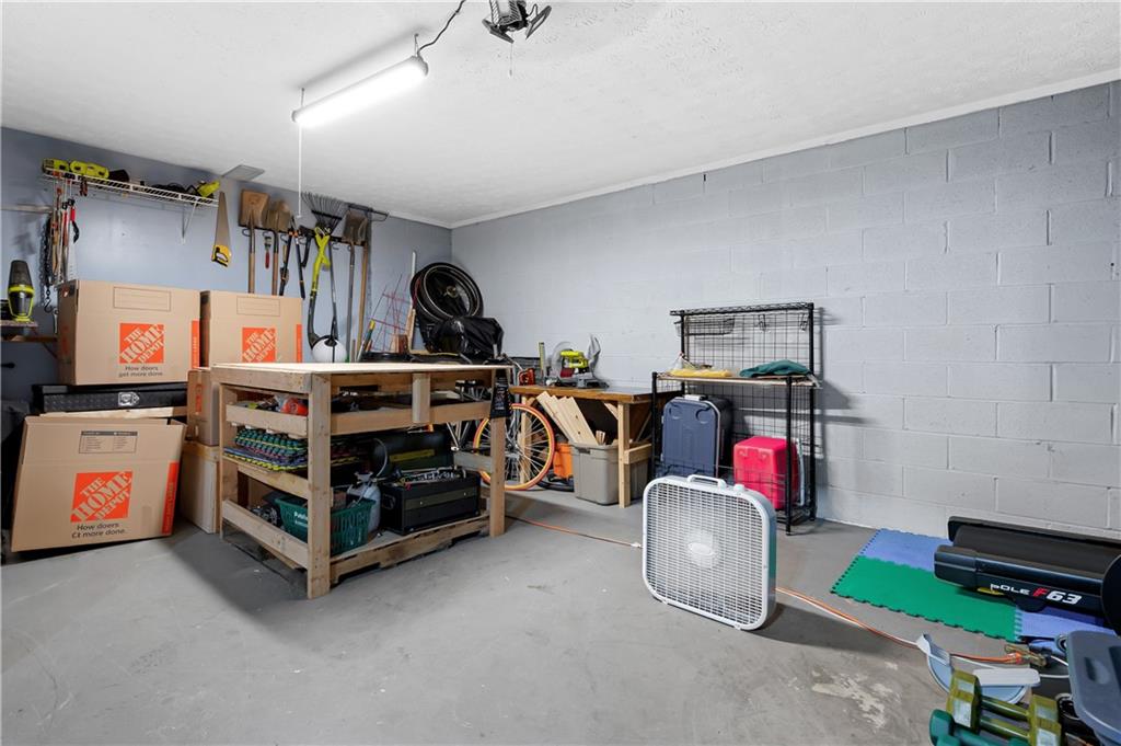 2464 Stonegate Drive NW