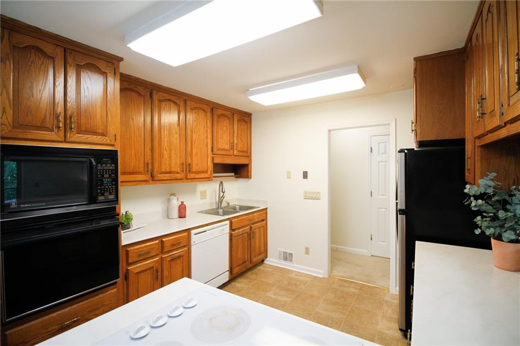 1746 WOODCLIFF Place NE