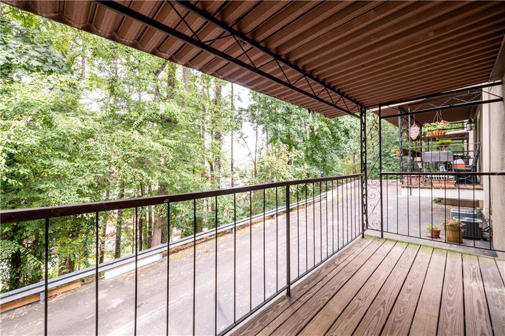 1746 WOODCLIFF Place NE