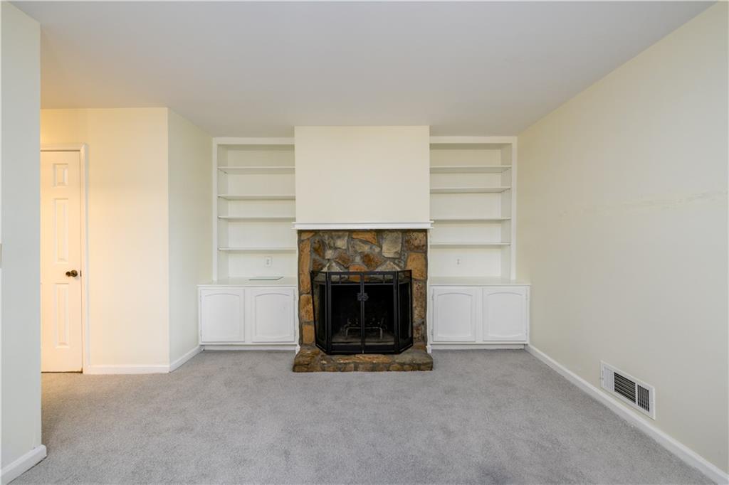 1746 WOODCLIFF Place NE