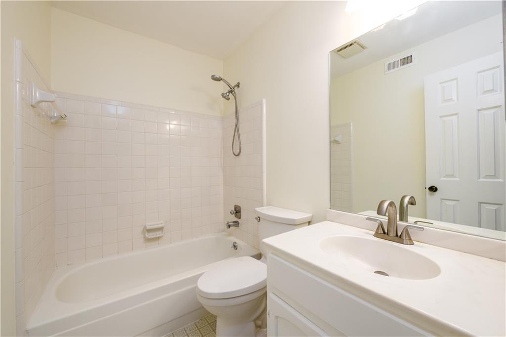 1746 WOODCLIFF Place NE