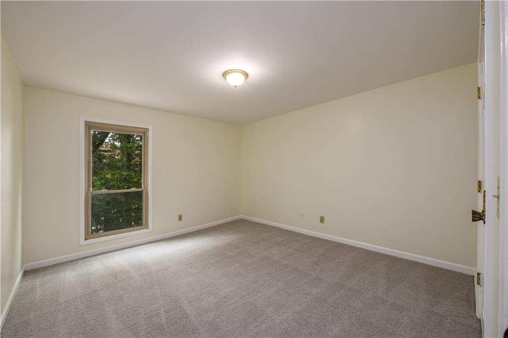 1746 WOODCLIFF Place NE