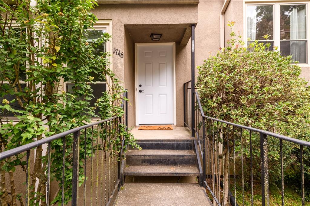 1746 WOODCLIFF Place NE