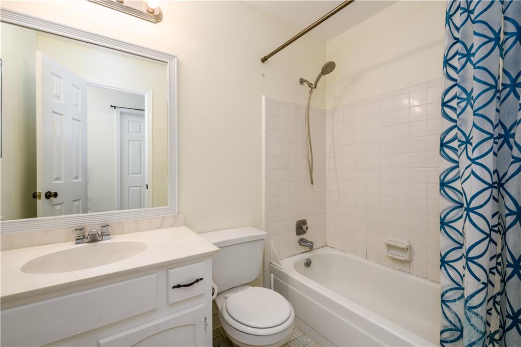 1746 WOODCLIFF Place NE