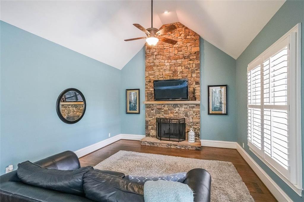 1490 WHITE ROSE Court NW