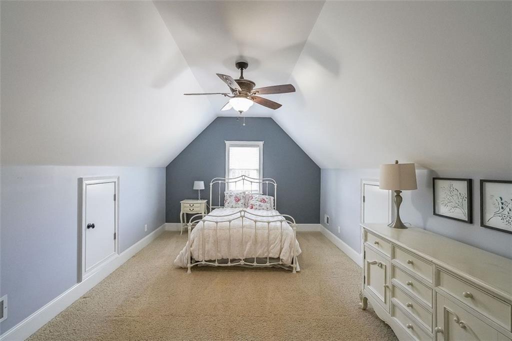 1490 WHITE ROSE Court NW