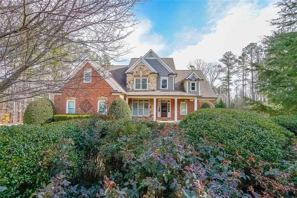 1490 WHITE ROSE Court NW