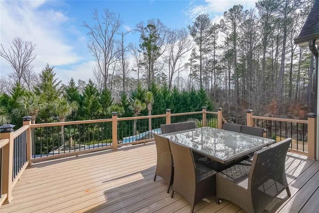 1490 WHITE ROSE Court NW