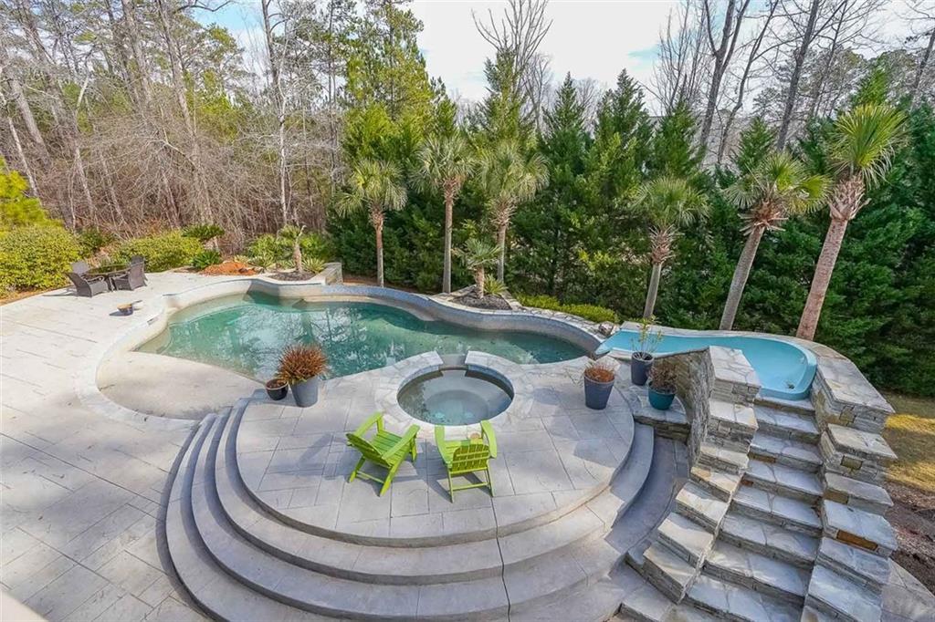 1490 WHITE ROSE Court NW