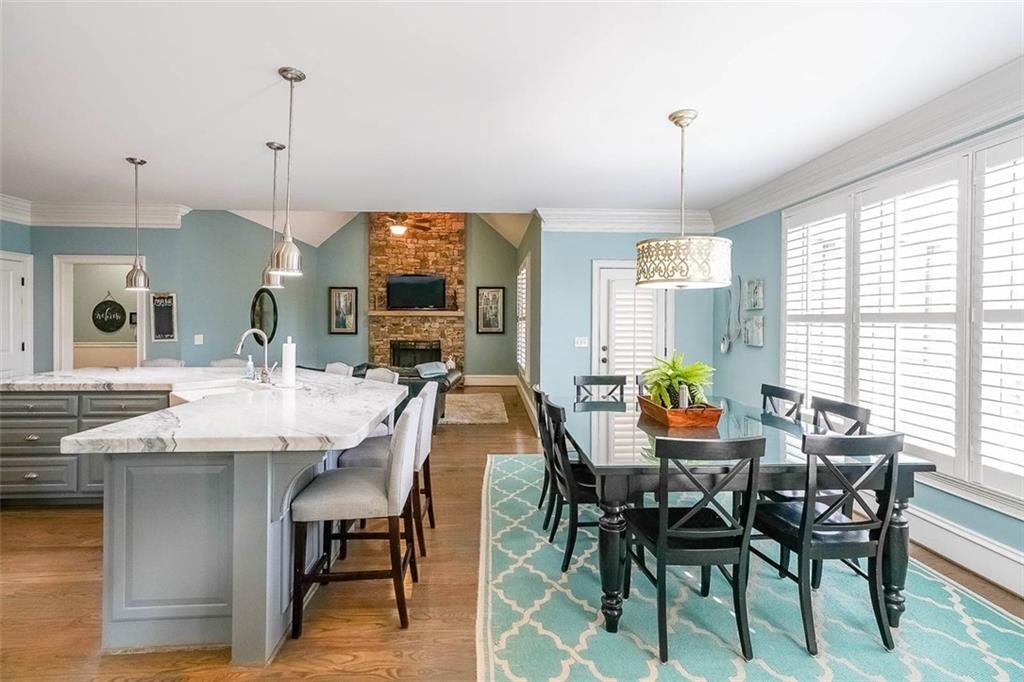 1490 WHITE ROSE Court NW