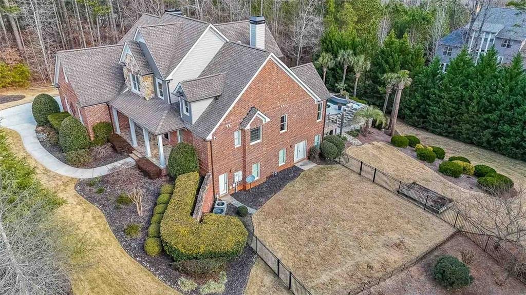 1490 WHITE ROSE Court NW