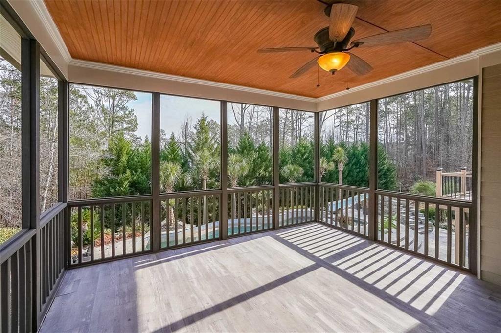 1490 WHITE ROSE Court NW