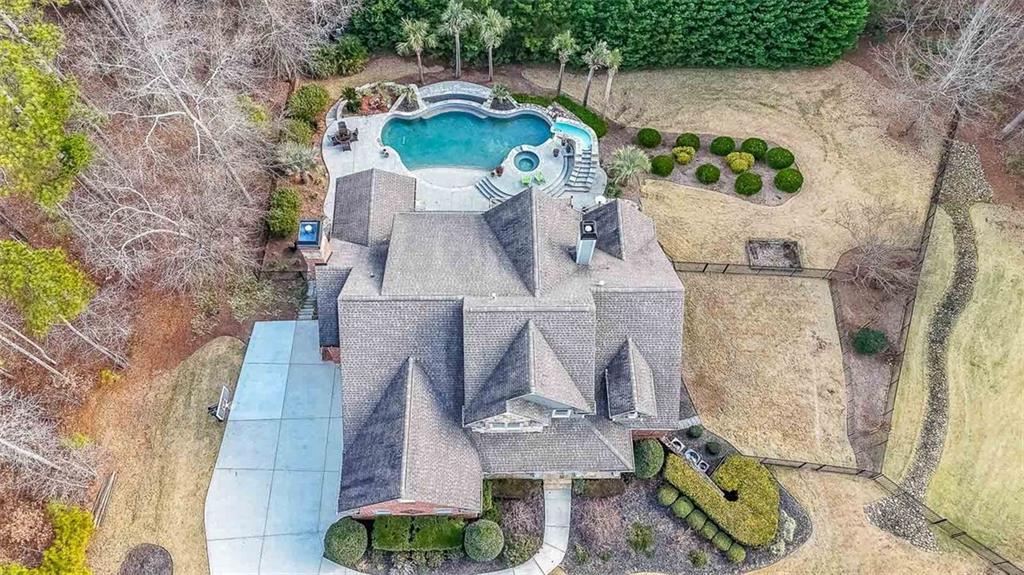 1490 WHITE ROSE Court NW