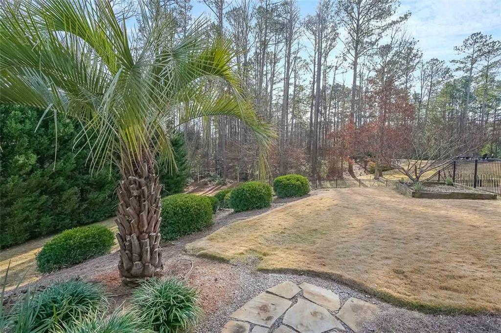 1490 WHITE ROSE Court NW