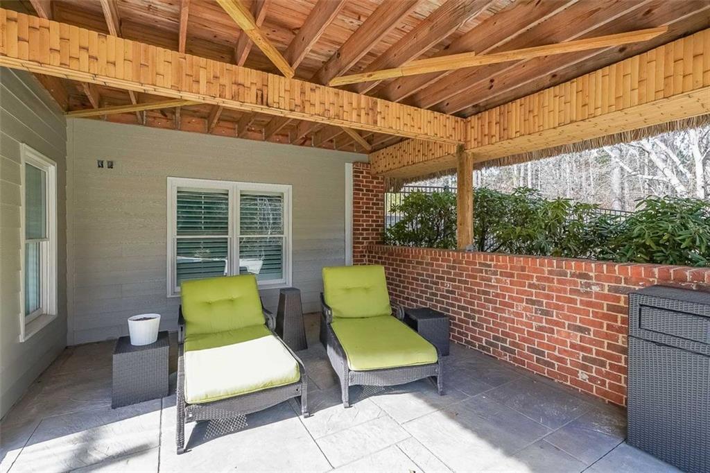 1490 WHITE ROSE Court NW