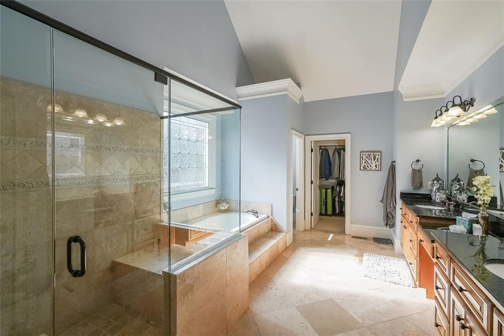 1490 WHITE ROSE Court NW