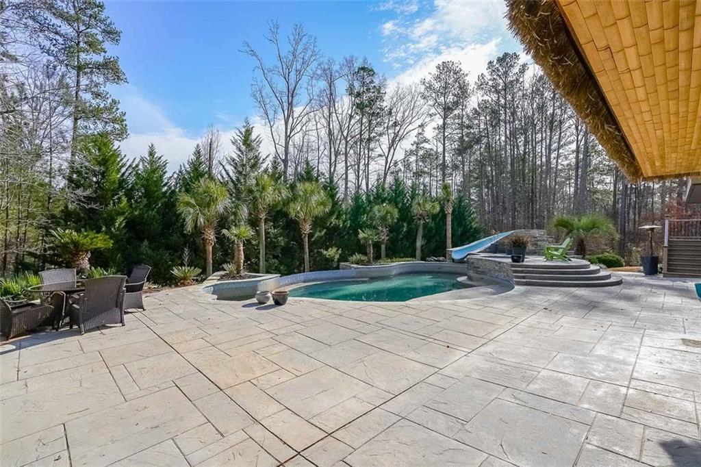 1490 WHITE ROSE Court NW