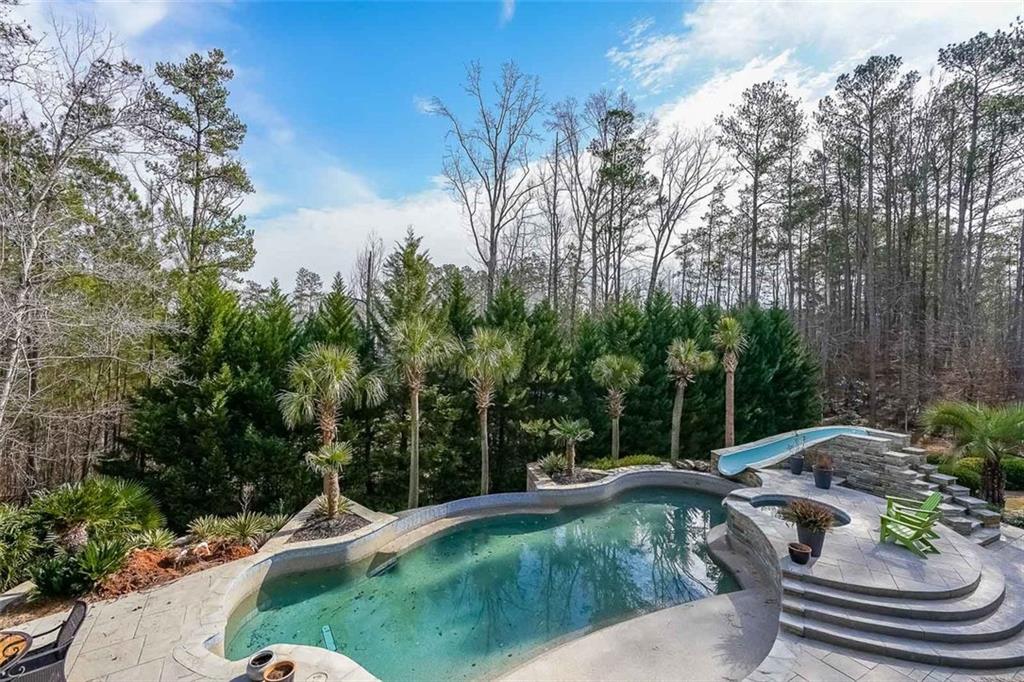 1490 WHITE ROSE Court NW