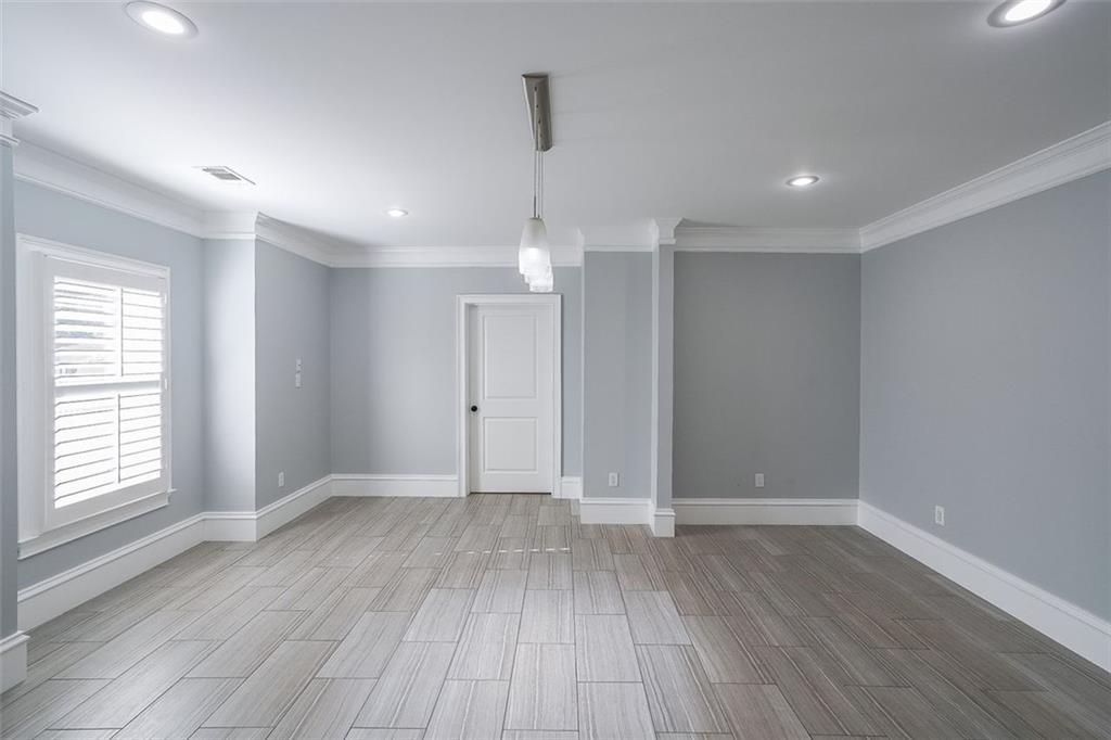 1490 WHITE ROSE Court NW