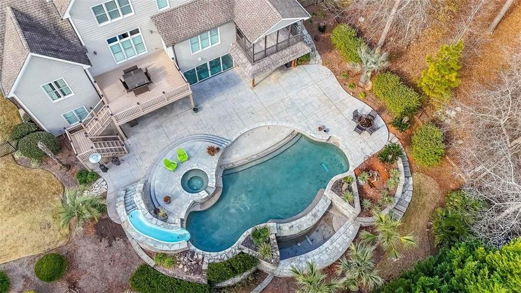 1490 WHITE ROSE Court NW