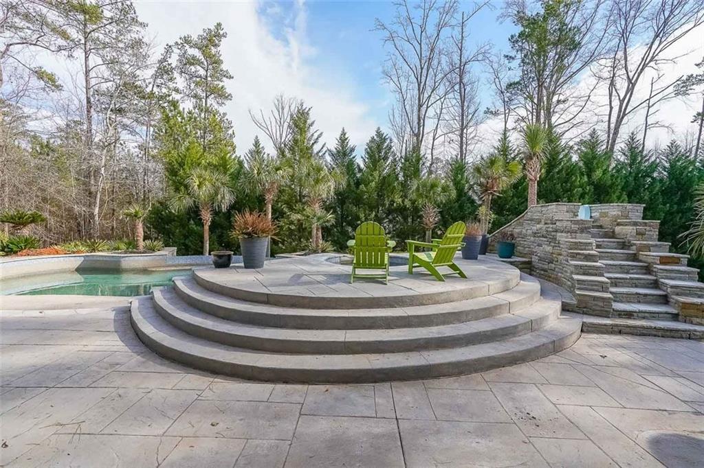 1490 WHITE ROSE Court NW