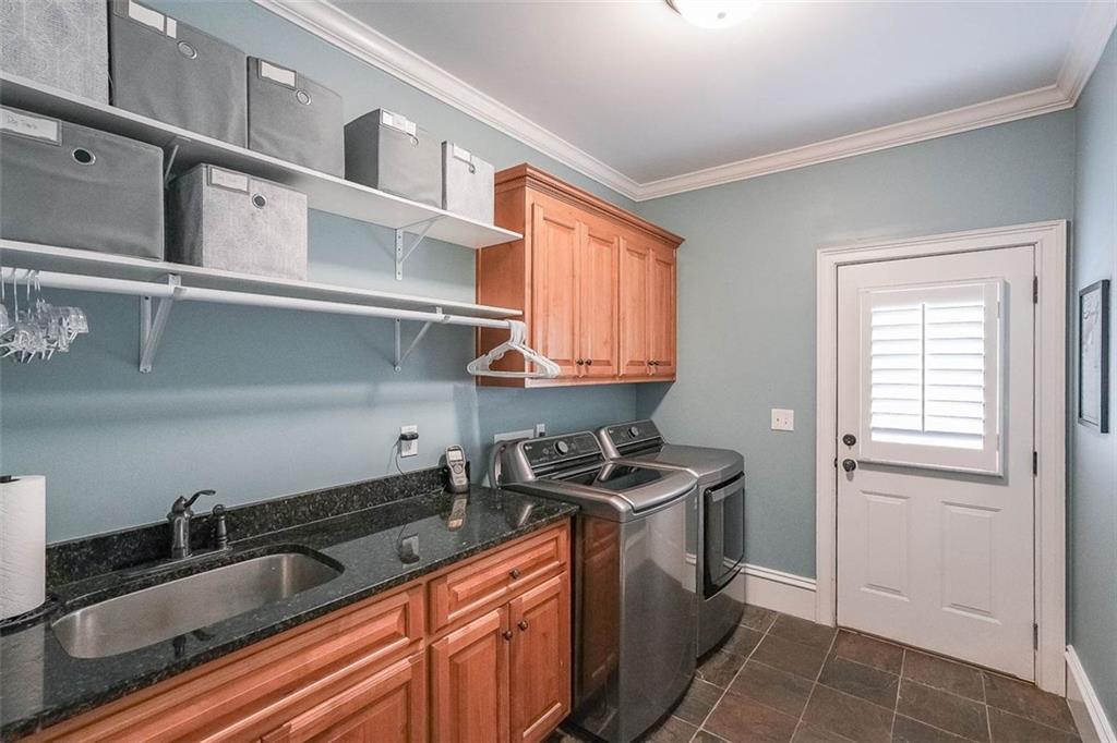 1490 WHITE ROSE Court NW